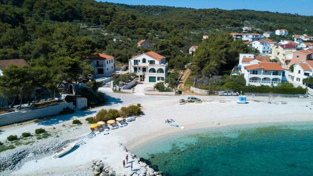 Guesthouse Vakans beachfront in Slatine, island of Ciovo, Croatia
