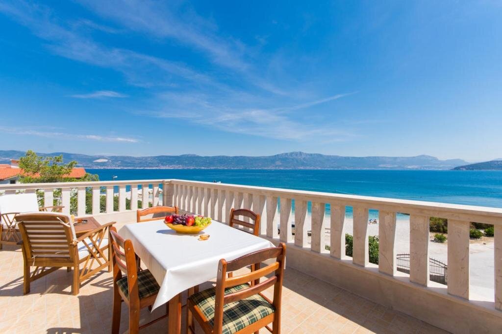 Balcony with sea view at Guesthouse Vakans